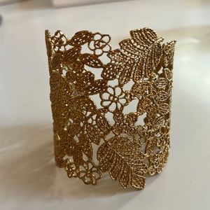 Chantilly Lace cuff